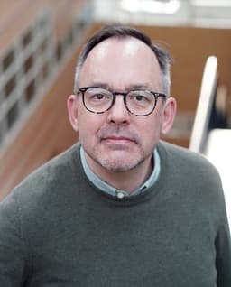 Bidragsyter Jeffrey B. Hall
